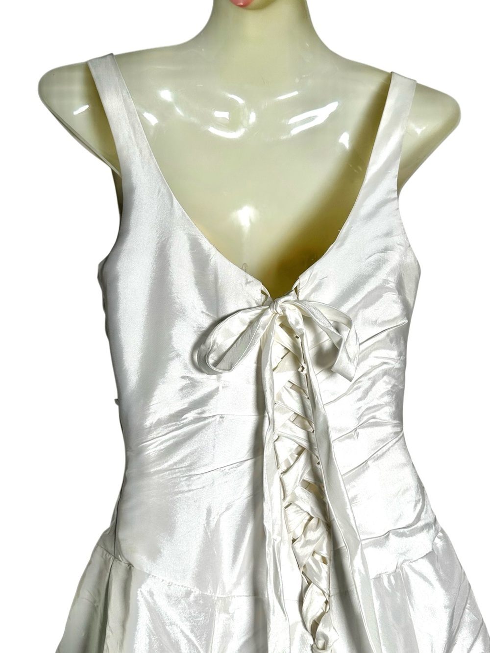 PRINCESSES FOR A DAY Stunning White Wedding Gown This Is Gorgeous Like New - Picture 8 of 14